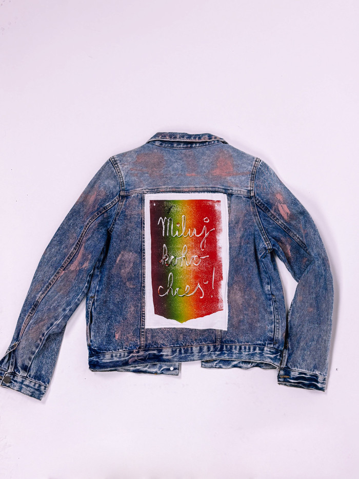 Customized Denim Jacket "Miluj koho chceš" - S