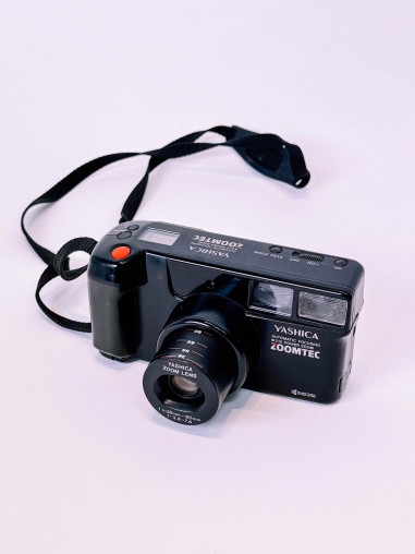 Yashica Zoomtec filmový fotoaparát - Presná analógová fotografia